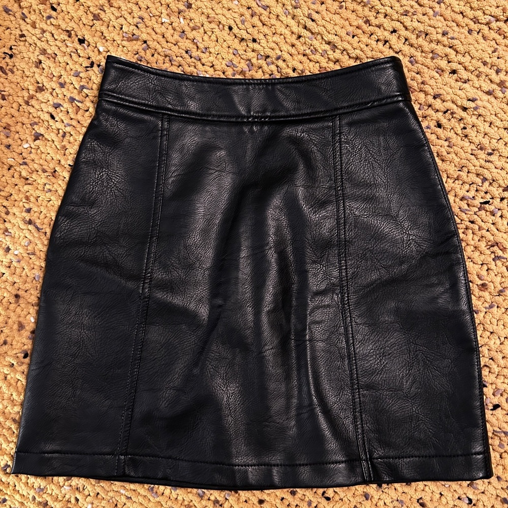 Black Faux leather mini skirt Twik